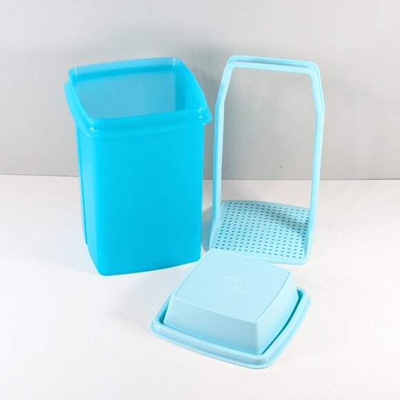 TUPPERWARE Pick A Deli Large Aqua Blue pickle keeper - Picture 5 of 13